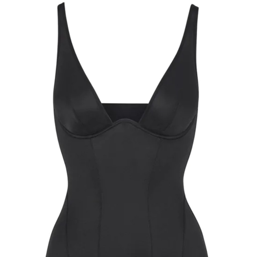 Skims Glissenette black dress